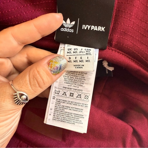 NWT adidas Ivy Park Printed Faux Fur Reversible Bucket Hat Cherry Wood M/L - Picture 6 of 7